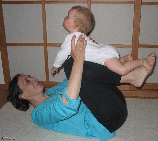 Yoga nach der Geburt für Mama und Baby