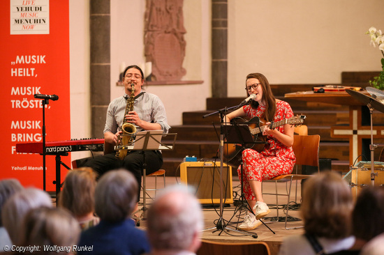 "Jazz & Folk: warmer Stimmklang im Dialog mit ausdrucksstarkem Saxophonspiel"